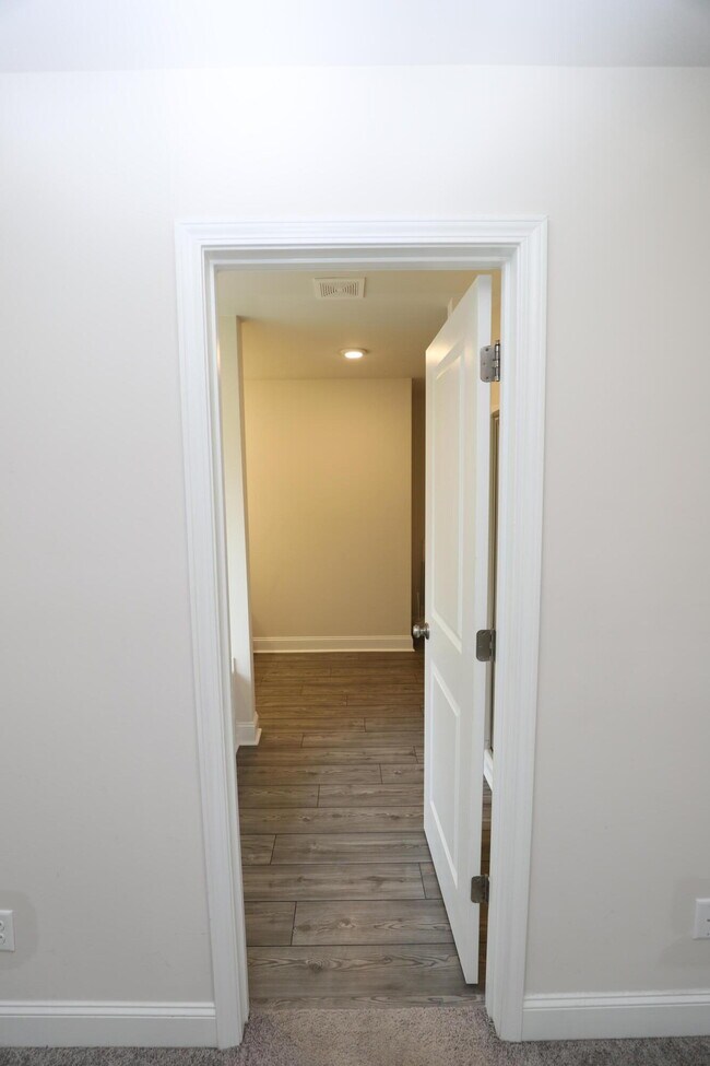 Building Photo - 870 Curlew Cir