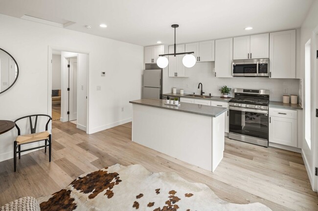 Primary Photo - Gorgeous 1 Bedroom Home in Faircrest Heights!