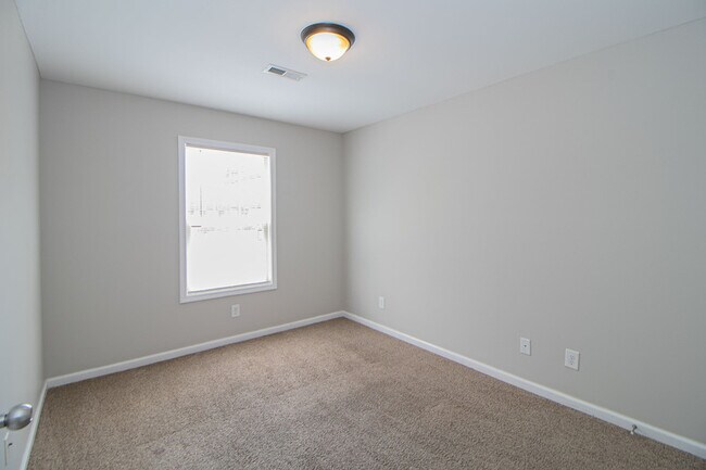 Building Photo - 1716-D Thistlewood Dr