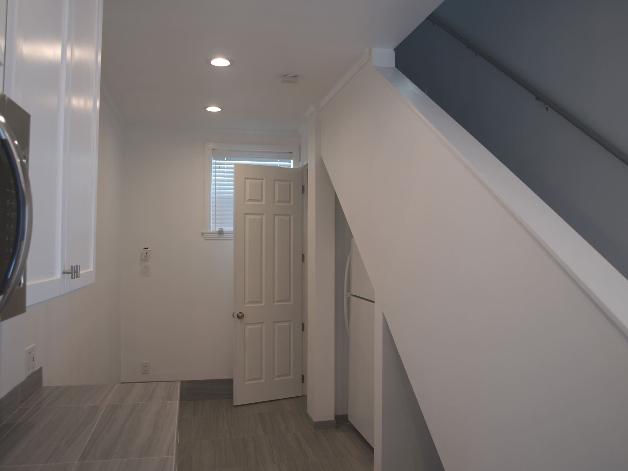 Dining space with closet - 4242 Montair Ave