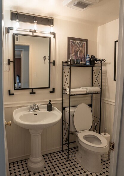 Building Photo - 112 E 16th St