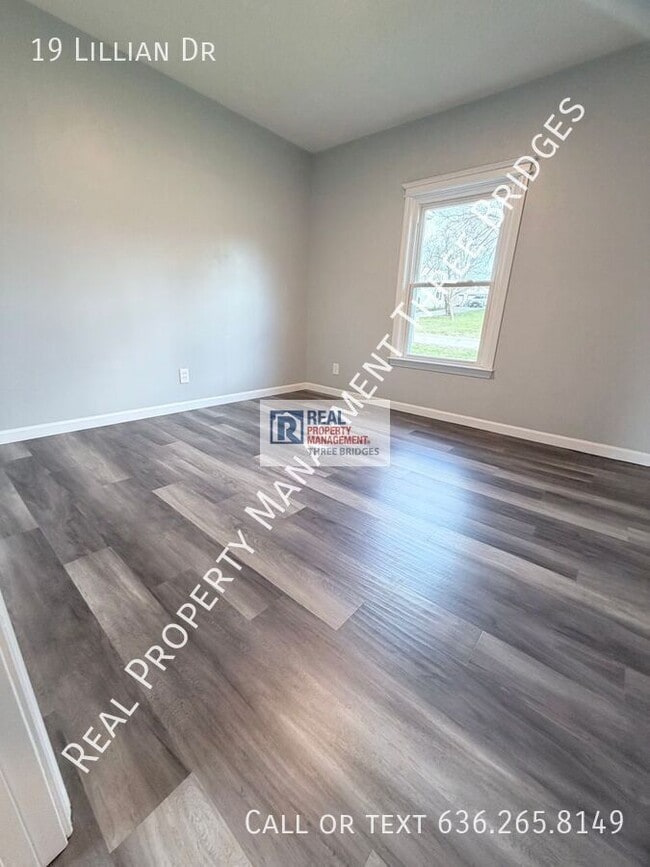 Building Photo - 19 Lillian Dr