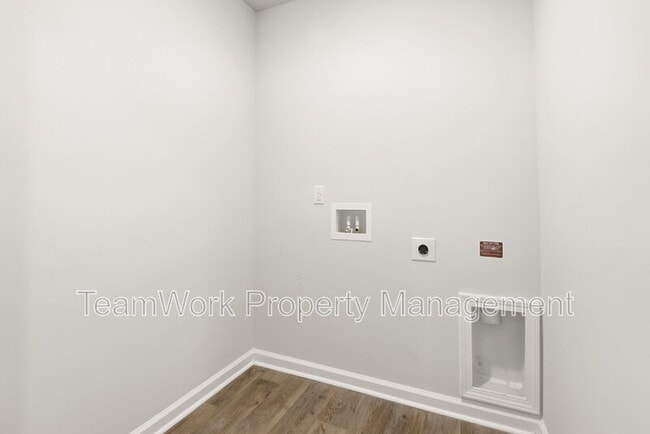 Building Photo - 806 Lilyford Ln