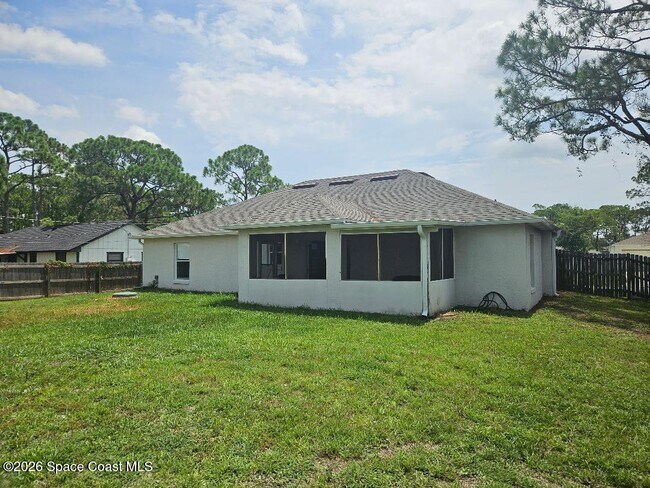 Building Photo - 842 Aruba Ave SE