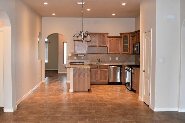 Building Photo - 14350 N Cave Dr