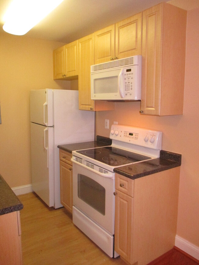 Building Photo - Beautiful 1 Bedroom Condo in Hyattsville!