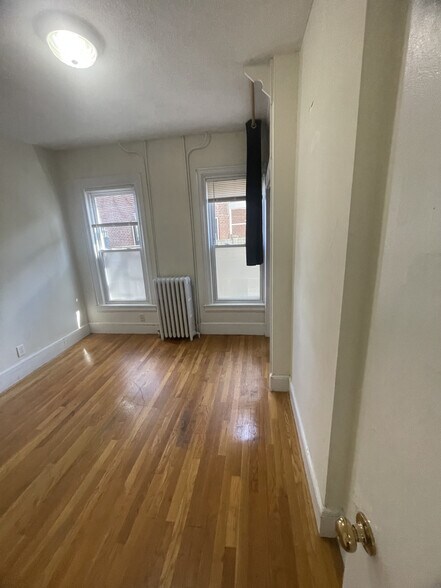 Building Photo - 35A Harvard St