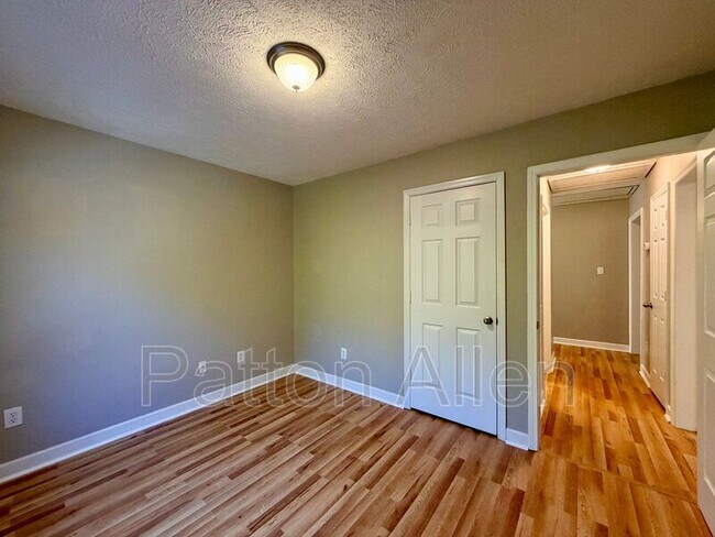 Building Photo - 689 New Haw Creek Rd