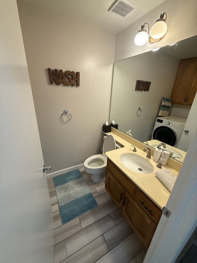 Building Photo - 2BR / 2.5BA Townhome in Prime Solana Beach...