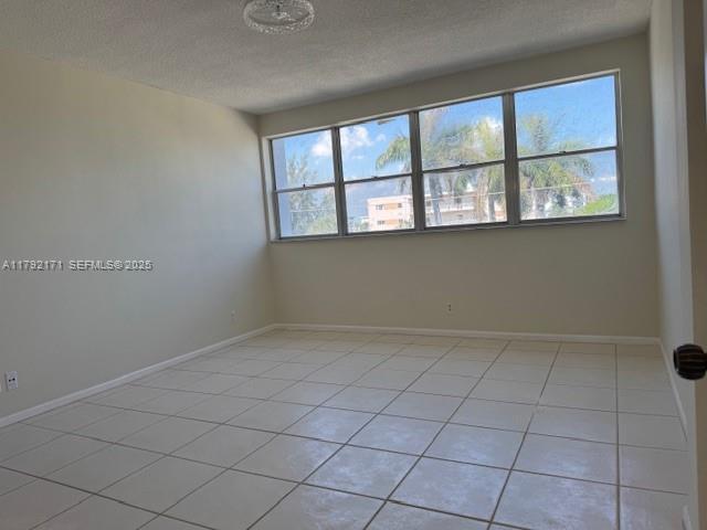 Building Photo - 9381 E Bay Harbor Dr