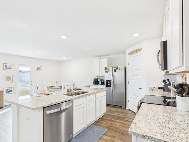 Building Photo - 8775 Clearbrook Dr