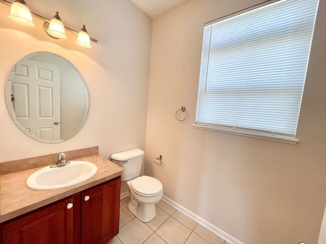 Building Photo - Beautiful Condo on the Water - 3 Bed - 3.5 Bath