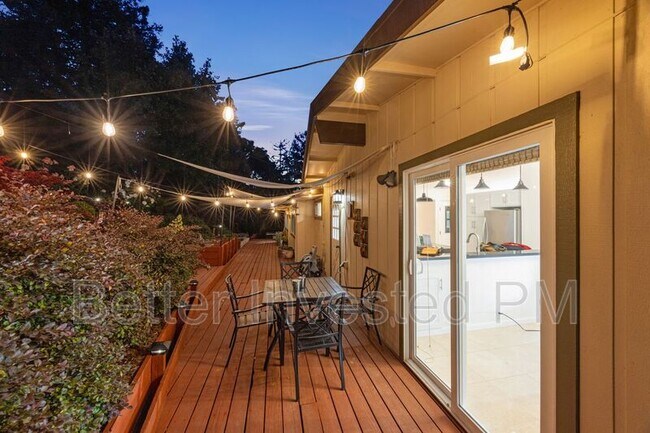 Building Photo - 2061 Woodside Dr