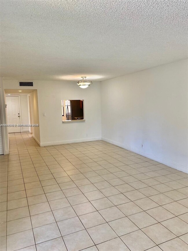 Building Photo - 159 Lakeview Dr
