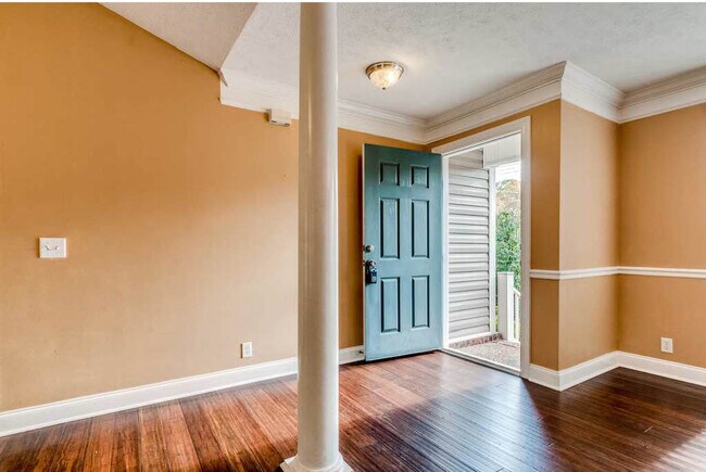 Foyer - 1640 Bridgecrest Dr