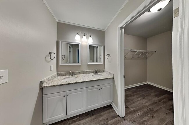 Building Photo - 2127 W Carlyle Ct