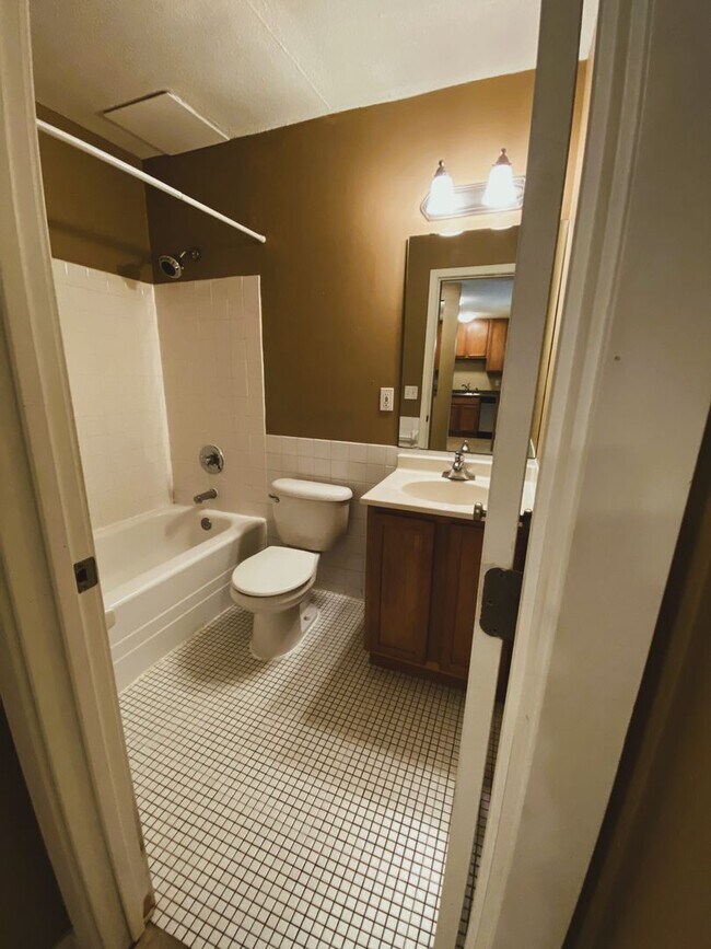 Building Photo - 3729 Snelling Ave