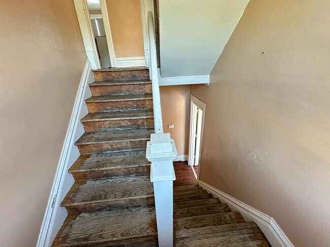 Building Photo - 514 16th St NE