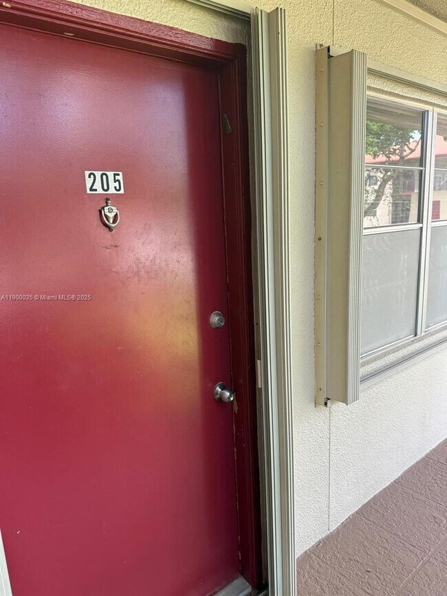 Building Photo - 100 SW 132nd Way