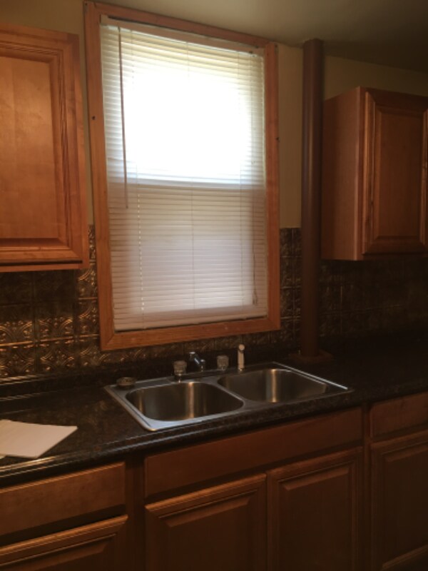 Building Photo - 615 Court St