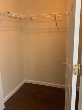 Building Photo - Huge 4 Bedroom 2 bath House with Garage