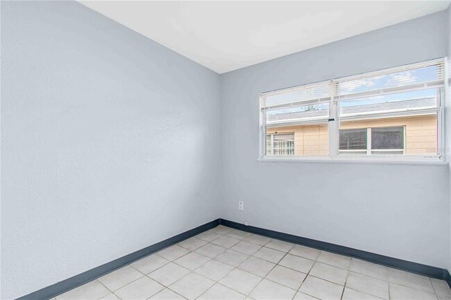 Building Photo - 140 112th Ave N