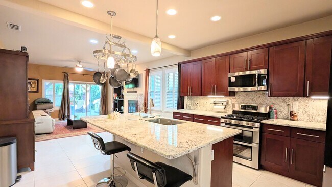 Building Photo - Beautiful Executive Rental in West Sacramento!