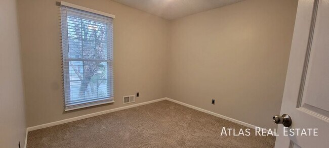 Building Photo - 1009 NE 99th St