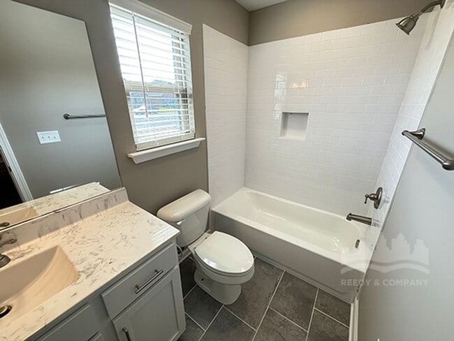 Building Photo - Welcome to this spacious 4 bedroom, 3 bath...