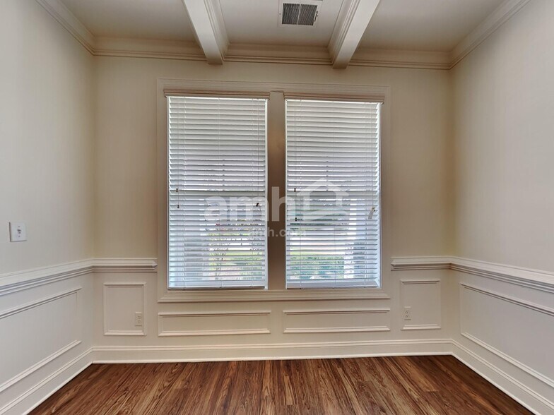Building Photo - 101 Doral Blue Dr