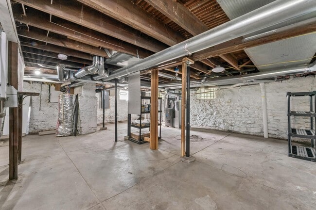 Building Photo - 382 Morrison Ave