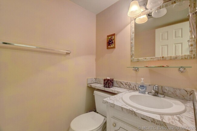 Building Photo - 400 Village Green Cir W