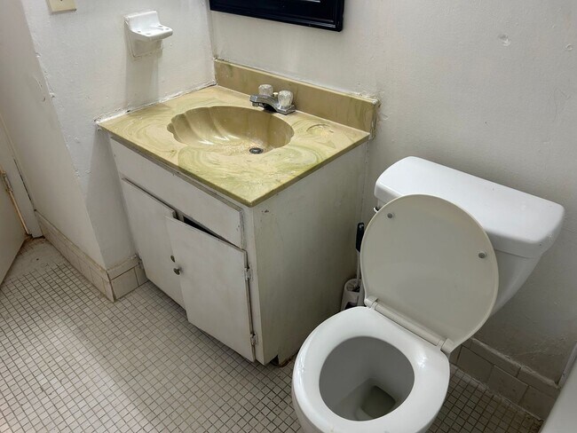 Building Photo - 1221 Kennedy Rd