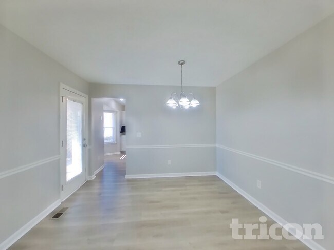 Building Photo - 362 Park Ct N