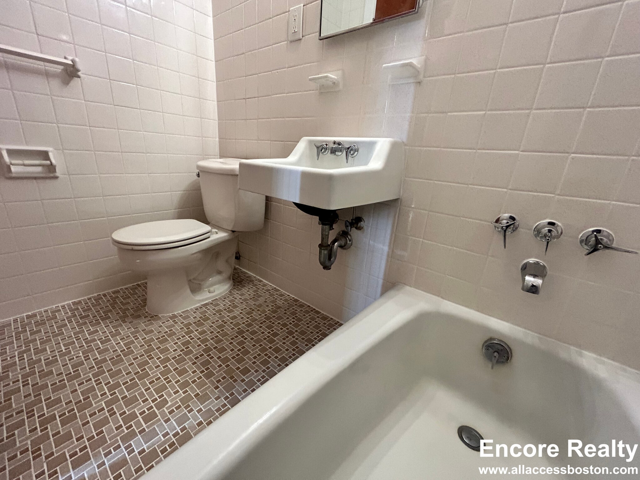 Building Photo - 164 North Beacon St