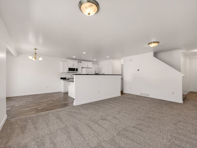 Building Photo - 98 E Harmony Ct