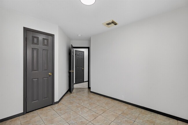 Building Photo - 17331 Stone Peaks Dr