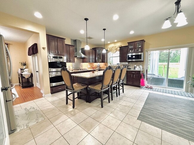 Building Photo - ONE OF A KIND 5bed/4bath!  *HOME THEATER* ...