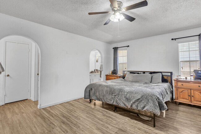 Building Photo - 6539 Amber Dr