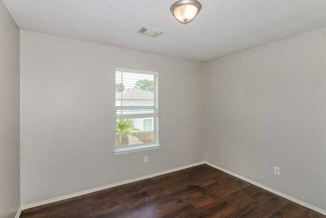 Building Photo - 5006 Roth Forest Ln