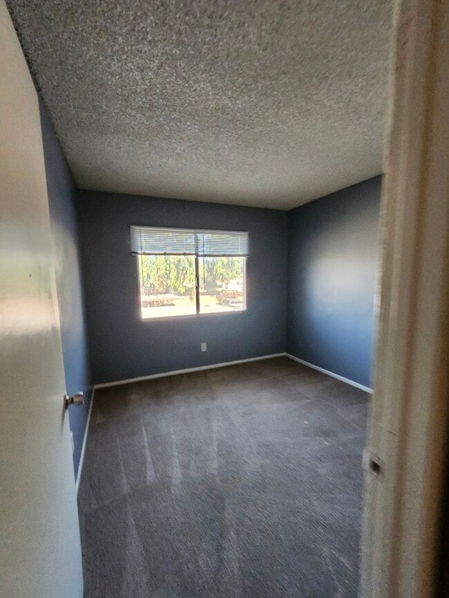 Building Photo - Charming 2-Bedroom Townhome