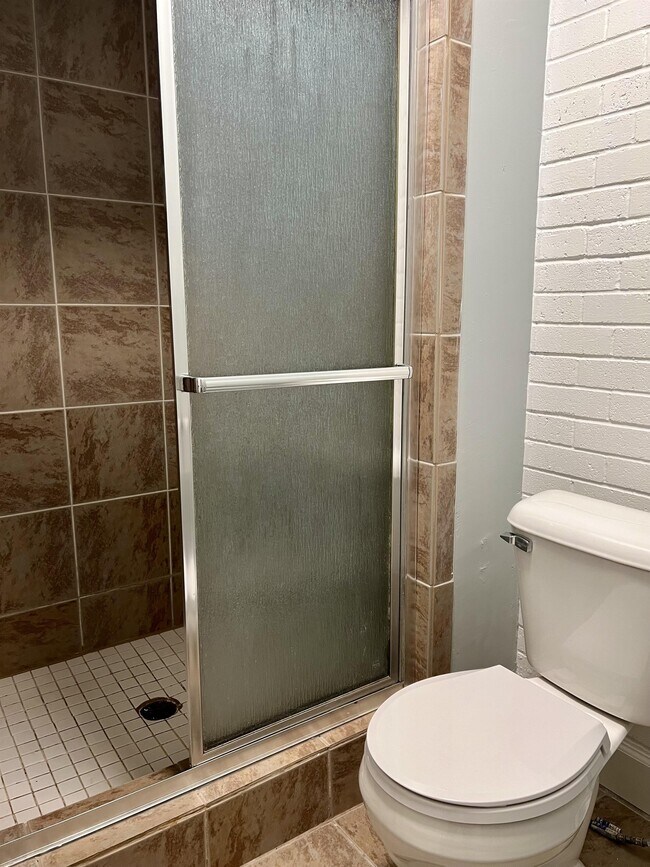 Building Photo - 1815 E Lindsey St