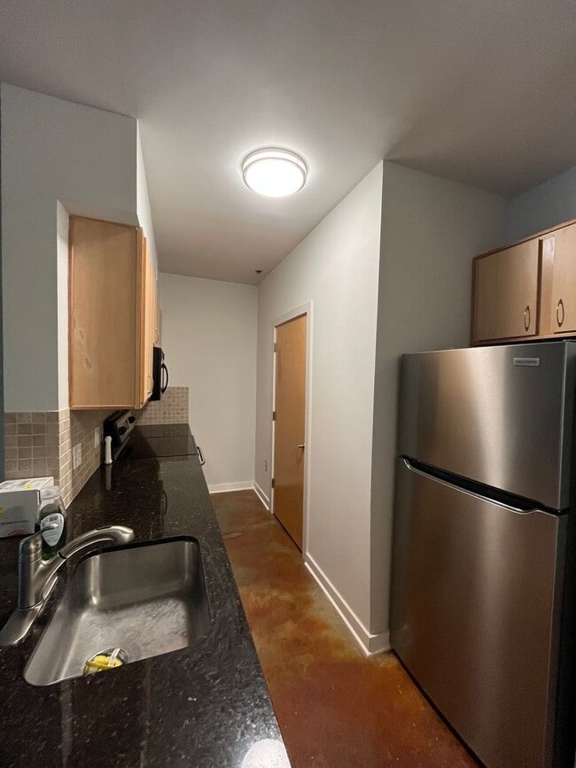 Building Photo - Urban Living at Bristol on Broadway – Walk to Vanderbilt, Studio Unit with Washer/Dryer, Assigned...