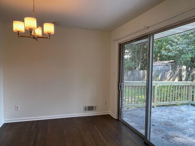 Building Photo - 665 Aline Dr NW