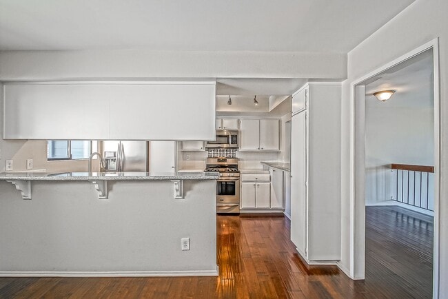 Building Photo - REMODELED, SPACIOUS & BRIGHT OCEAN-FACING CONDO IN BEAUTIFUL COMPLEX PERCHED ABOVE HOLLYWOOD RIVI...