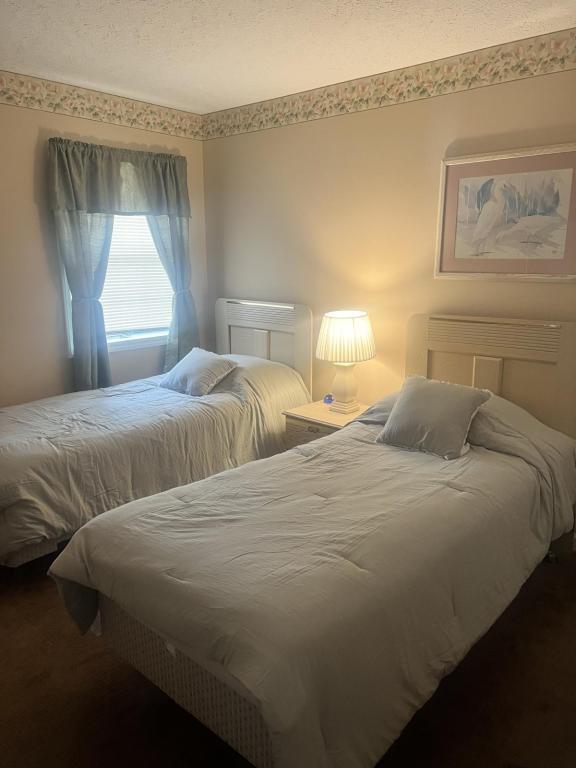 Building Photo - 549 White River Dr