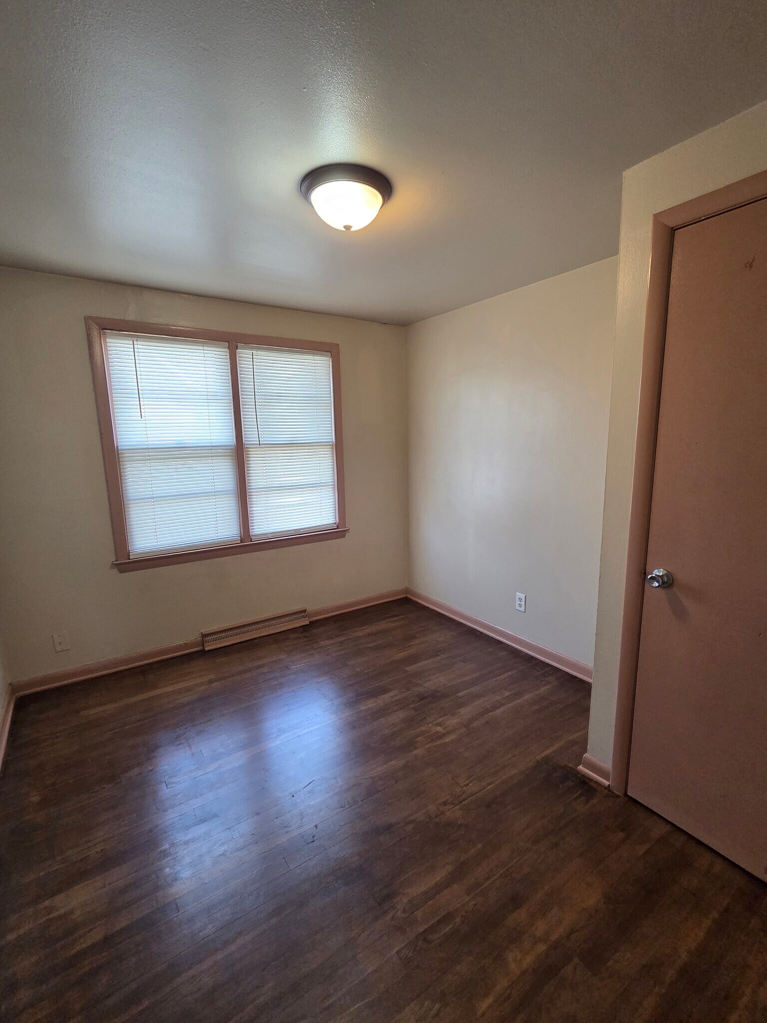 Building Photo - 453 S 72nd St