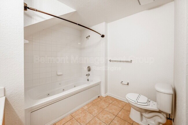 Building Photo - 4021 Venetian Bay Dr