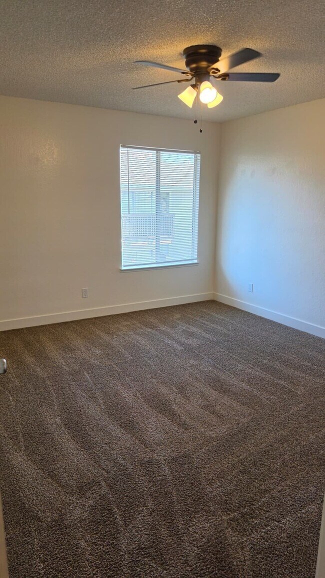 Building Photo - 4263 N Bengston Ave