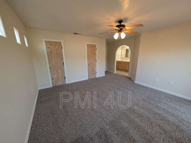 Building Photo - 511 Eugene Ct SE